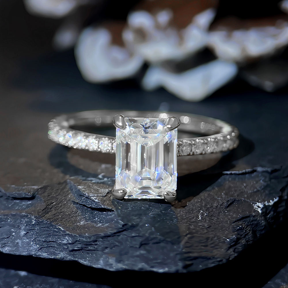 สีขาวเงิน