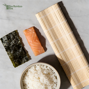 Tapis à <span class=keywords><strong>sushi</strong></span> japonais carré en bambou écologique, tissé à la main, de qualité alimentaire, facile à utiliser, avec tailles personnalisables pour la cuisine à domicile - Product Image 1