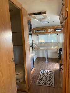 Caravane de voyage classique en aluminium <span class=keywords><strong>Airstream</strong></span> de 25 pieds avec lits jumeaux et fonction extérieure mobile pour le <span class=keywords><strong>camping</strong></span> - Product Image 6