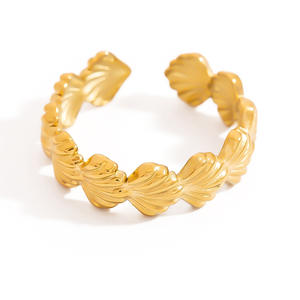 Pulsera de Conchas Serie Océano, Chapada en Oro de 18K, Diseño Geométrico Abierto, Ajustable, de Acero de Titanio, Joyería Unisex, Regalo - Product Image 5