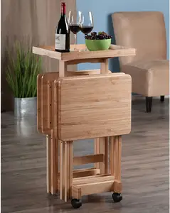 आउटडोर लकड़ी कॉफी टेबल प्राकृतिक मुड़ा हटाने योग्य लकड़ी की मेज पिकनिक के लिए मजबूत मंच और चल पहियों के साथ सेट
