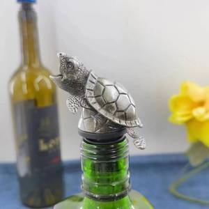 Versatore per Vino a Forma di Tartaruga Marina, Tappo per Bottiglia in Metallo con Aeratore e Beccuccio Antigoccia in Gomma per Bottiglie di Vino e Liquori - Product Image 6