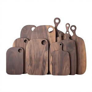 Planche à découper ronde en bois rustique de style farmhouse avec poignée en corde de jute, écologique et facile à nettoyer - Product Image 1
