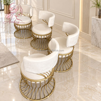 Fauteuil de manucure moderne et personnalisé en cuir souple et velours, idéal pour salon de beauté, café ou salon.