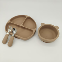 Ensemble de vaisselle en silicone pour bébé, vente en gros directe usine, assiette compartimentée monobloc, bol à ventouse en forme d'ours pour enfants, fourchette et cuillère pour bébé