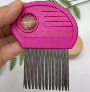 أفضل مشط للبراغيث والقمل بمقبض بلاستيكي غير قابل للتآكل ومضاد للانزلاق، مع أسنان من الفولاذ المقاوم للصدأ وتصميم إبرة مموجة للاستخدام المنزلي - Product Image 3