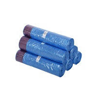 Sacs poubelles jetables d'ordures de cordon sur le petit pain