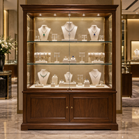 Vitrine murale en bois sur mesure avec éclairage LED pour bijouterie