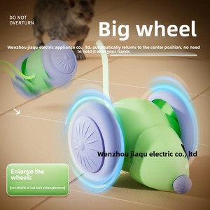 Juguete Eléctrico de Plástico con Forma de Auto de Carreras para Gatos y Perros, Juguete Masticable para Autoentretenimiento - Product Image 2