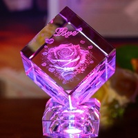 Cadeau d'anniversaire personnalisé en cristal gravé au laser 3D avec base lumineuse LED, design de gâteau d'anniversaire, parfait pour la célébration et la décoration