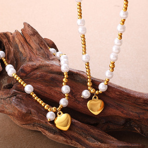 Collier en acier titane avec imitation de perles en forme de cœur, fait à la main, chaîne claviculaire, style léger et luxueux, polyvalent, pour femmes - Product Image 1