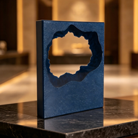 Moderne Umweltfreundliche Glas-Kristall Pyramidenförmige Auszeichnungsplakette mit Sandstrahleffekt und Individueller Lasergravur für Firmen-Trophäen