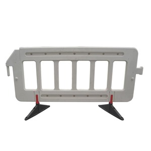 Barrière de circulation en plastique blanc CITICITY DW-M06 pour allée, longueur 2000 mm, hauteur 1000 mm - Product Image 1