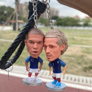 Porte-clés figurines <span class=keywords><strong>de</strong></span> footballeurs en PVC - Thème Ronaldo, Mbappé et autres - Cadeau souvenir pour les fans - Product Image 2