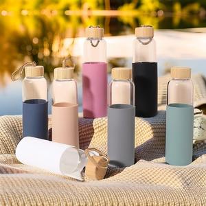 Bouteille d'eau en verre de 550 ml avec couvercle en bambou, anti-fuite et réutilisable, design minimaliste, unisexe, logo personnalisé - Product Image 1