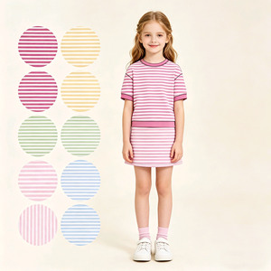 Ensemble d'été personnalisé pour bébés filles : T-shirt, gilet, jupe, short et jupe-short à rayures colorées – Tenues décontractées et adorables pour sœurs – Vente en gros pour boutiques - Product Image 1