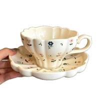 Ensemble de tasse et soucoupe à café en céramique personnalisée avec un design floral exquis pour le thé de l'après-midi ou un cadeau souvenir Tasses et soucoupes en céramique