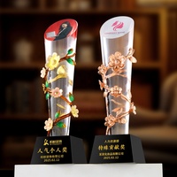 Trophée en cristal pour compétition sportive, nouveau design créatif, en forme de vigne fleurie en métal (or, argent, cuivre) avec cristal de verre pour jeune fille