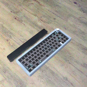 <span class=keywords><strong>GMK67</strong></span> RGB retroiluminado para Bluetooth 2,4G Teclado mecánico inalámbrico 3 modos Teclado de escritorio personalizado intercambiable en caliente Caja USB BT - Product Image 3