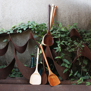 Espátula de madera lacada antigua de 39 cm con mango redondo, espátula antiadherente para utensilios de cocina. - Product Image 1