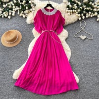 Robe longue plissée élégante à col perlé, manches volantées, coupe ajustée en mousseline pour femme, idéale pour mariage, église, soirée