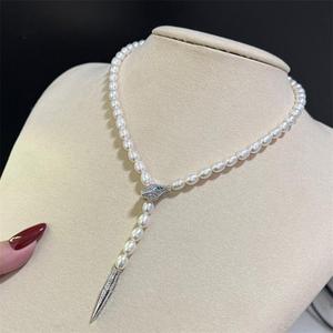 Collier en perles d'eau douce naturelles Zhuji Zhizhen 25 ans, forme géométrique, luxe léger, ornement haut de gamme, vente en gros - Product Image 2
