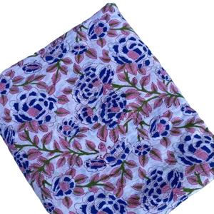 ผ้าฝ้ายพิมพ์ลายบล็อกอินเดีย 100% ผ้าลายดอกไม้สไตล์โบฮีเมียน ผ้าควิลท์อินเดีย ราคาถูกที่สุดต่อเมตร รับผลิตแบบ OEM - Product Image 1