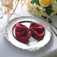 Assiettes rondes de mariage avec bordure dorée ou argentée pour les centres de table de réception de mariage