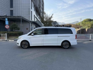La <span class=keywords><strong>Mercedes</strong></span>-Benz Classe V 260L Premium Extended Edition essence d'<span class=keywords><strong>occasion</strong></span> de 2017 offre des réductions pratiques pour l'exportation - Product Image 5