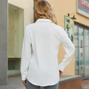 Muestra gratis OEM y ODM Nuevas camisas con botones para mujer Gasa de manga larga para mujer Tops sólidos blusas Blusa informal para mujer