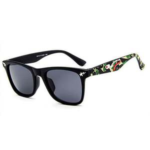 Lunettes de soleil tendance 2025 pour garçons et filles, motif requin coloré, protection UV400, monture carrée, pour enfants - Product Image 5