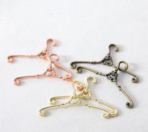 Fabricant chinois <span class=keywords><strong>Cintre</strong></span> pour poupée Cintres miniatures en métal - Product Image 6