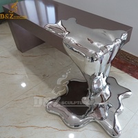 Sculpture de table décorative abstraite en métal pour l'intérieur moderne, sculpture rectangulaire en acier inoxydable avec finition miroir, table basse