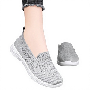 Chaussures de marche plates décontractées de luxe jetables et respirantes antidérapantes pour femmes avec empeigne en maille et semelle extérieure en caoutchouc - Product Image 2