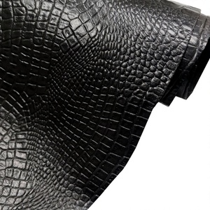 Tissu en cuir véritable de vachette gaufré crocodile noir pour sacs DIY - Product Image 3