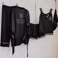 Ensemble quatre pièces Yicheng Victoria en soie glacée polyester pour femme, avec robe longue à manches longues, bordure en dentelle rayée et détails en strass, collection Secret Hot