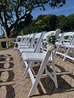 Chaises pliantes empilables en résine plastique blanche robustes et modernes pour événements en plein air, vente en gros