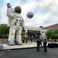 Modèle d'astronaute gonflable de 3 m en tissu Oxford avec éclairage LED, ventilateur intégré, alimentation par prise, résistant aux intempéries, personnalisable