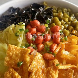 Auténtica Sopa Luosifen de Fideos de Arroz con Caracoles, Picante y Aromática, con Brotes de Bambú en Conserva y Hierbas Frescas, Modelo de Comida para Exhibición en Tiendas - Product Image 4
