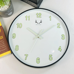 <span class=keywords><strong>Horloge</strong></span> <span class=keywords><strong>murale</strong></span> analogique décorative de 12 pouces, design minimaliste, design rond et Antique, en plastique, grande <span class=keywords><strong>horloge</strong></span> <span class=keywords><strong>murale</strong></span> lumineuse - Product Image 3
