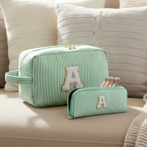 Trousse de Toilette Compacte et Élégante Vert Clair pour Événements Extérieurs et Stades - Product Image 1