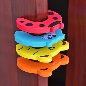 5 pz/lotto sicurezza del bambino per la protezione dei mobili appena nati tappo della <span class=keywords><strong>porta</strong></span> della carta di sicurezza Cute Animal Care Child Lock Finger Protector - Product Image 1