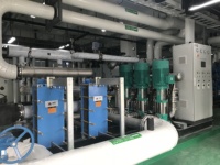 Unidad de Intercambiador de Calor de Placas para Agua Caliente Doméstica con Bombas de Circulación, Gabinete de Control y Control Inteligente de Temperatura