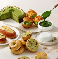 Pâte à tartiner à la pistache verte, beurre de pistache pour gâteau au yaourt basque, pain, toast, thé au lait, ingrédients de pâtisserie au chocolat de Dubaï