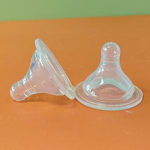 Bouteille d'alimentation pour bébé en silicone à col large réutilisable, sans BPA, écologique, non toxique, avec <span class=keywords><strong>tétine</strong></span> à débit moyen pour 0-12 mois - Product Image 6