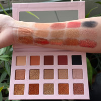 Palette de fards à paupières en gros pour maquillage professionnel, palette de fards à paupières en forme de livre, marque privée, finis mats, scintillants et pailletés, palette de fards à paupières végétaliens