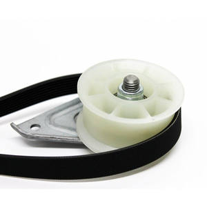 C00504520 Poulie <span class=keywords><strong>de</strong></span> renvoi C00113879 Tendeur <span class=keywords><strong>de</strong></span> sèche-<span class=keywords><strong>linge</strong></span> avec <span class=keywords><strong>courroie</strong></span> d'entraînement du sèche-<span class=keywords><strong>linge</strong></span> 144003205 - Product Image 1