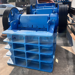 Trituradora de mandíbulas azul de alta rigidez con motor AC para equipos de trituración de rocas - Product Image 2