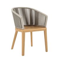 Chaise en teck de qualité conçue pour la restauration et les espaces extérieurs, offrant une robustesse durable et un attrait naturel.