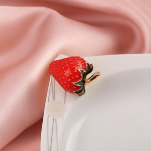 Broche de fresa ZiN, broche de moda en tono dorado con esmalte rojo para accesorios de mujer - Product Image 4